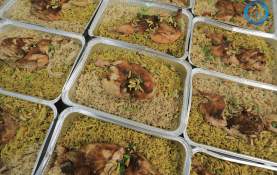 توزيع وجبات إفطار ساخنة على الصائمين في قطاع غزة